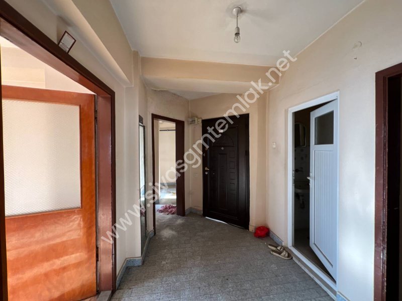 SİVAS GMT EMLAK'TAN ŞEHİR MERKEZİ FIRSAT KELEPİR UYGUN 2+1 DAİRE