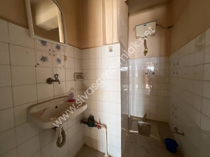SİVAS GMT EMLAK'TAN ŞEHİR MERKEZİ FIRSAT KELEPİR UYGUN 2+1 DAİRE