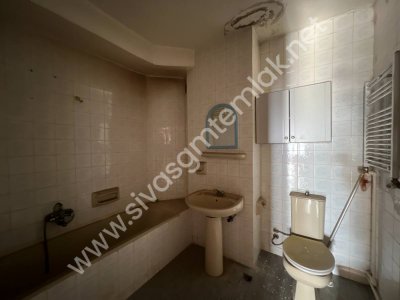 SİVAS GMT EMLAK'TAN ŞEHİR MERKEZİ FIRSAT KELEPİR UYGUN 2+1 DAİRE