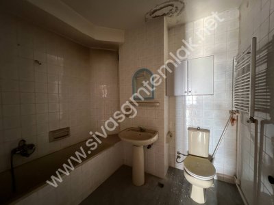 SİVAS GMT EMLAK'TAN ŞEHİR MERKEZİ FIRSAT KELEPİR UYGUN 2+1 DAİRE