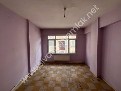 SİVAS GMT EMLAK'TAN ŞEHİR MERKEZİ FIRSAT KELEPİR UYGUN 2+1 DAİRE