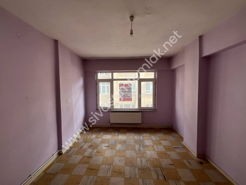 SİVAS GMT EMLAK'TAN ŞEHİR MERKEZİ FIRSAT KELEPİR UYGUN 2+1 DAİRE