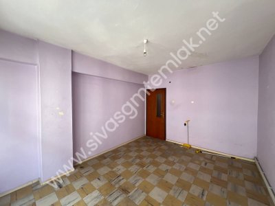 SİVAS GMT EMLAK'TAN ŞEHİR MERKEZİ FIRSAT KELEPİR UYGUN 2+1 DAİRE