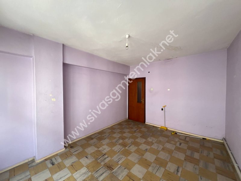 SİVAS GMT EMLAK'TAN ŞEHİR MERKEZİ FIRSAT KELEPİR UYGUN 2+1 DAİRE