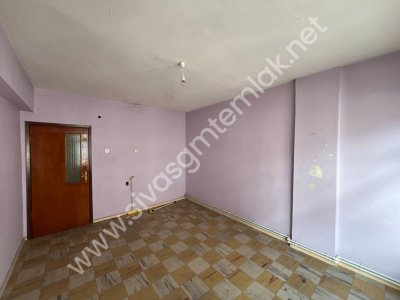SİVAS GMT EMLAK'TAN ŞEHİR MERKEZİ FIRSAT KELEPİR UYGUN 2+1 DAİRE