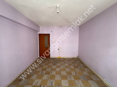 SİVAS GMT EMLAK'TAN ŞEHİR MERKEZİ FIRSAT KELEPİR UYGUN 2+1 DAİRE