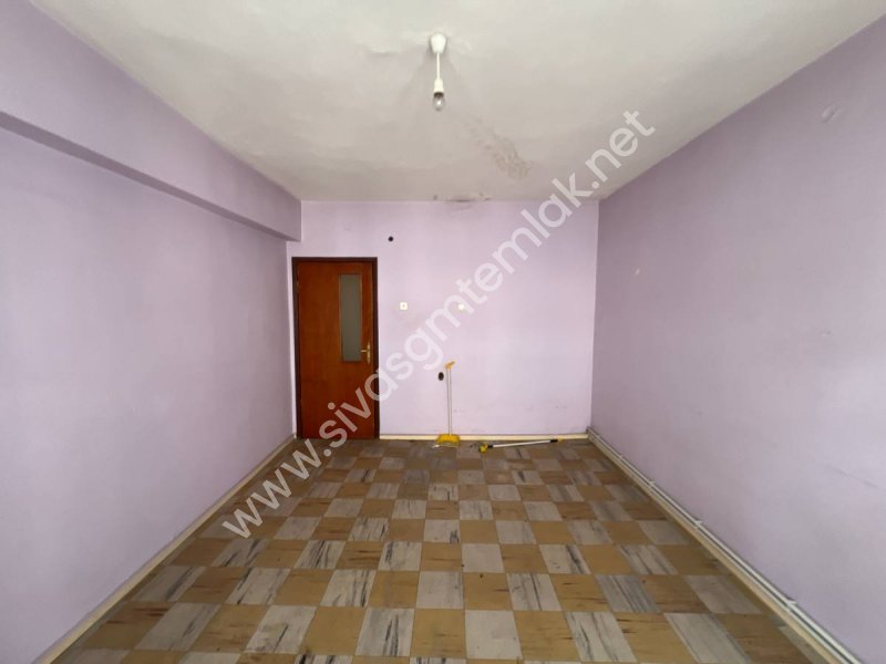 SİVAS GMT EMLAK'TAN ŞEHİR MERKEZİ FIRSAT KELEPİR UYGUN 2+1 DAİRE