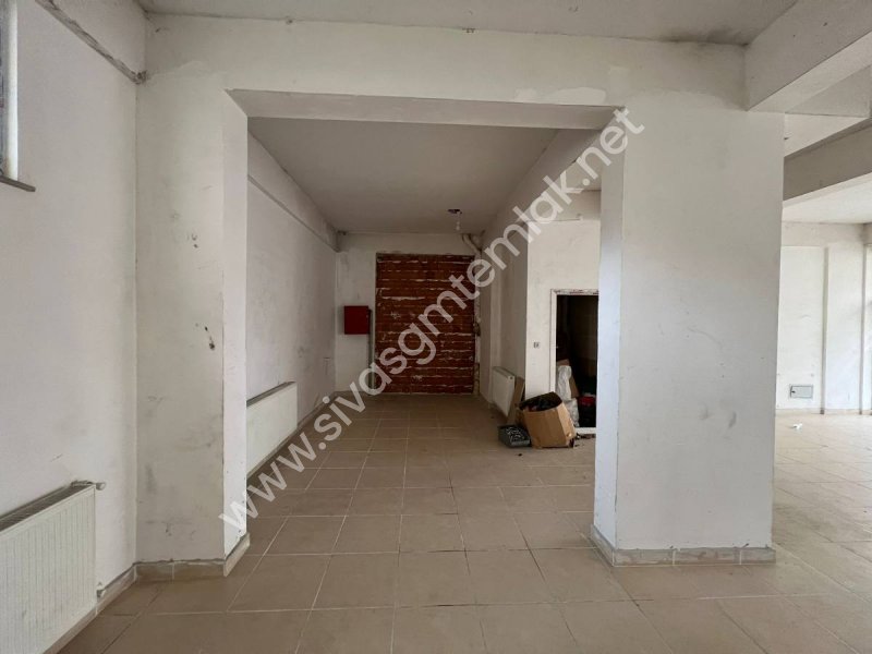 SİVAS GMT EMLAK'TAN MEHMETAKİFERSOY MAHALLE KİRALIK 115M2 DÜKKAN