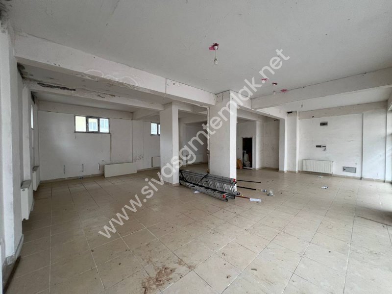 SİVAS GMT EMLAK'TAN MEHMETAKİFERSOY MAHALLE KİRALIK 115M2 DÜKKAN
