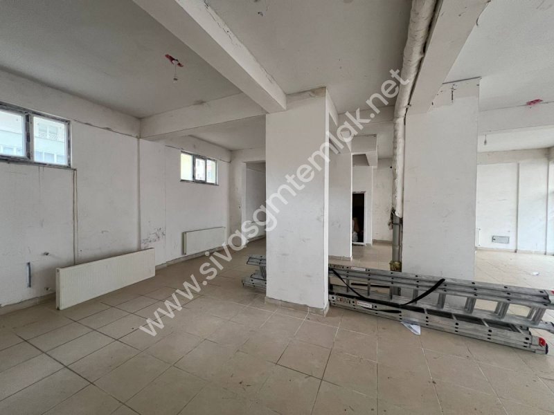 SİVAS GMT EMLAK'TAN MEHMETAKİFERSOY MAHALLE KİRALIK 115M2 DÜKKAN