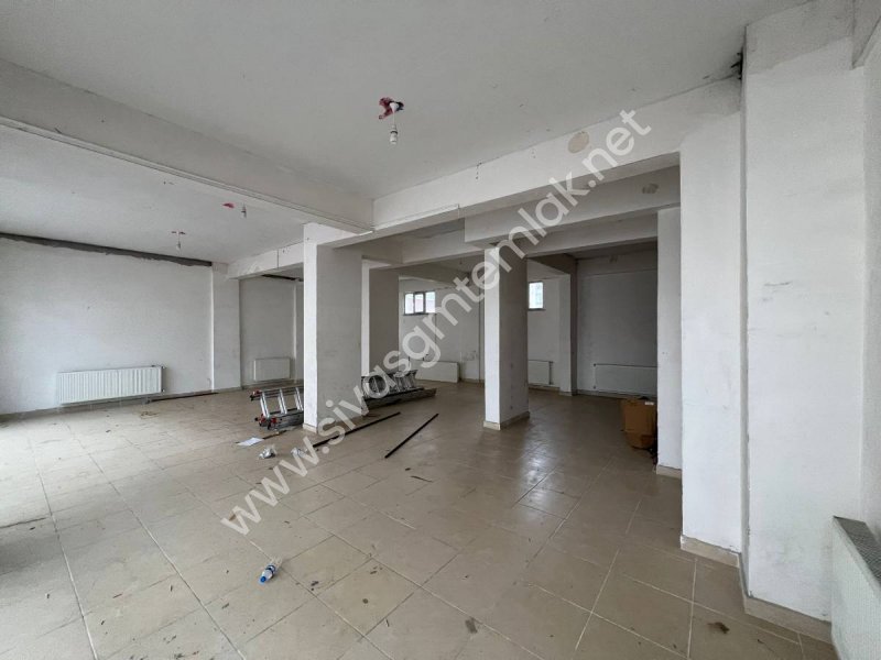 SİVAS GMT EMLAK'TAN MEHMETAKİFERSOY MAHALLE KİRALIK 115M2 DÜKKAN