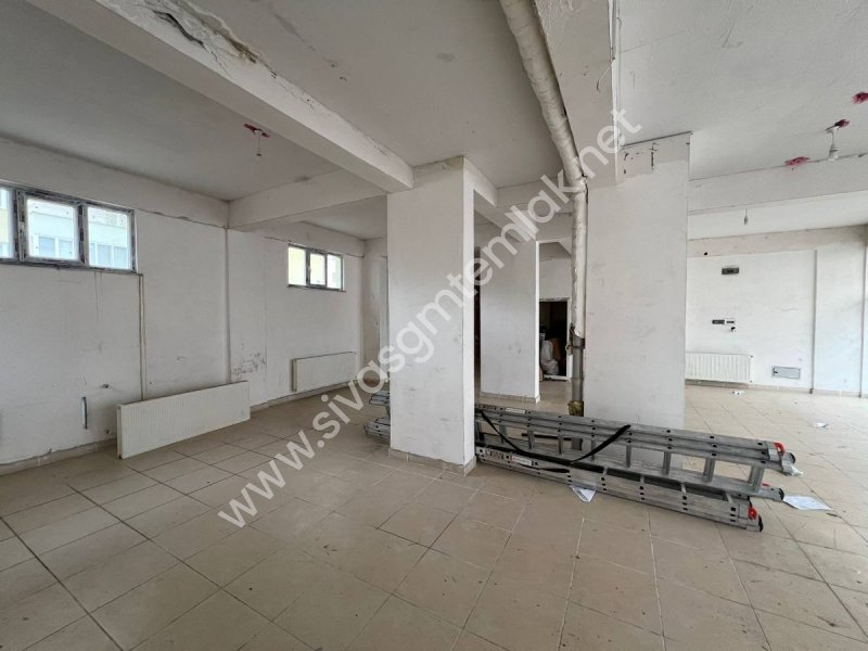 SİVAS GMT EMLAK'TAN MEHMETAKİFERSOY MAHALLE KİRALIK 115M2 DÜKKAN