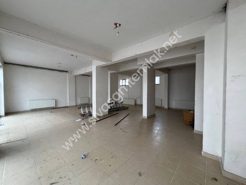 SİVAS GMT EMLAK'TAN MEHMETAKİFERSOY MAHALLE KİRALIK 115M2 DÜKKAN