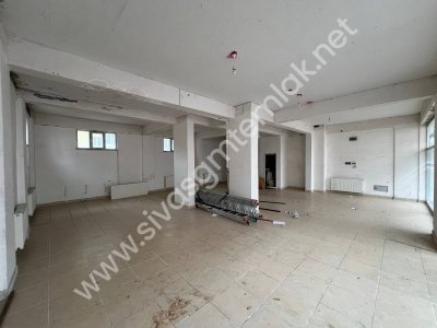 SİVAS GMT EMLAK'TAN MEHMETAKİFERSOY MAHALLE KİRALIK 115M2 DÜKKAN