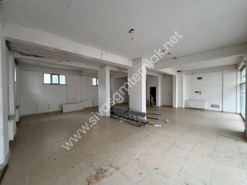 SİVAS GMT EMLAK'TAN MEHMETAKİFERSOY MAHALLE KİRALIK 115M2 DÜKKAN