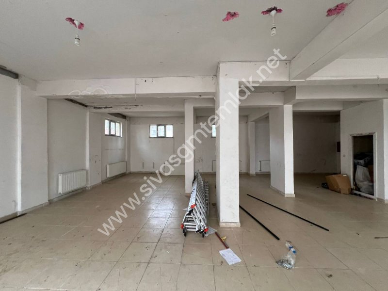 SİVAS GMT EMLAK'TAN MEHMETAKİFERSOY MAHALLE KİRALIK 115M2 DÜKKAN