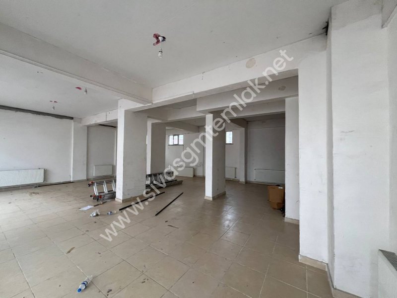 SİVAS GMT EMLAK'TAN MEHMETAKİFERSOY MAHALLE KİRALIK 115M2 DÜKKAN