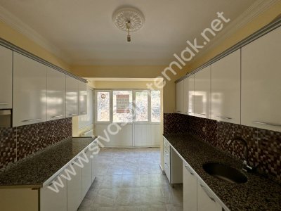 SİVAS GMT EMLAK'TAN DİVRİĞİ SELAVATTEPE SATILIK ARAKAT 3+1 DAİRE