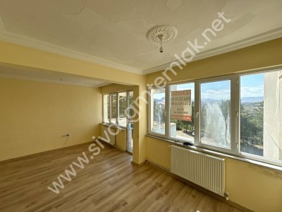 SİVAS GMT EMLAK'TAN DİVRİĞİ SELAVATTEPE SATILIK ARAKAT 3+1 DAİRE