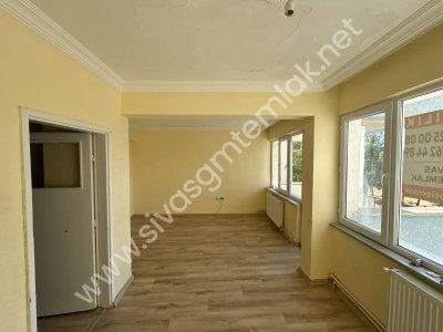 SİVAS GMT EMLAK'TAN DİVRİĞİ SELAVATTEPE SATILIK ARAKAT 3+1 DAİRE