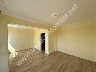 SİVAS GMT EMLAK'TAN DİVRİĞİ SELAVATTEPE SATILIK ARAKAT 3+1 DAİRE