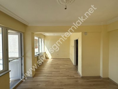 SİVAS GMT EMLAK'TAN DİVRİĞİ SELAVATTEPE SATILIK ARAKAT 3+1 DAİRE