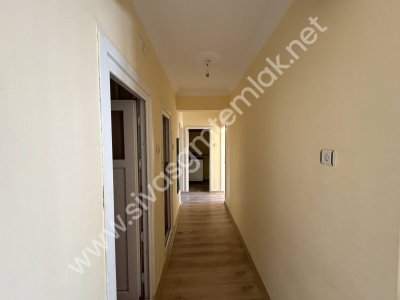 SİVAS GMT EMLAK'TAN DİVRİĞİ SELAVATTEPE SATILIK ARAKAT 3+1 DAİRE
