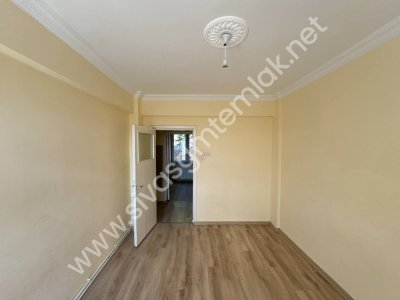 SİVAS GMT EMLAK'TAN DİVRİĞİ SELAVATTEPE SATILIK ARAKAT 3+1 DAİRE
