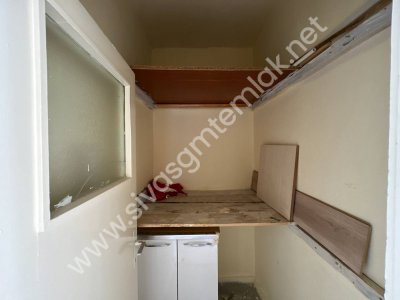 SİVAS GMT EMLAK'TAN DİVRİĞİ SELAVATTEPE SATILIK ARAKAT 3+1 DAİRE