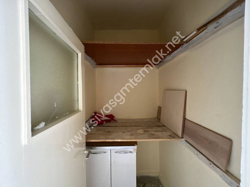 SİVAS GMT EMLAK'TAN DİVRİĞİ SELAVATTEPE SATILIK ARAKAT 3+1 DAİRE