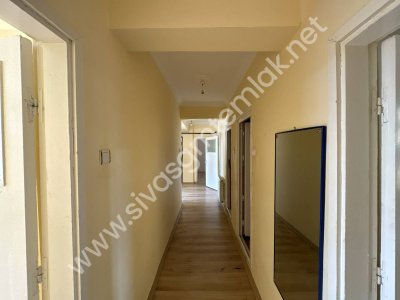 SİVAS GMT EMLAK'TAN DİVRİĞİ SELAVATTEPE SATILIK ARAKAT 3+1 DAİRE
