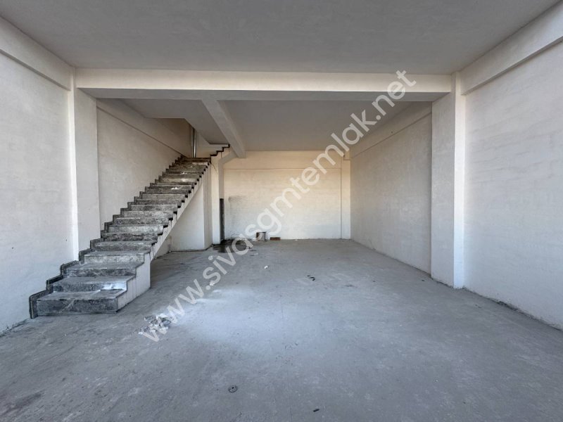 SİVAS GMT EMLAK 4.EYLÜL SAN.SİT KİRALIK SIFIR UYGUN 300M2 DÜKKAN