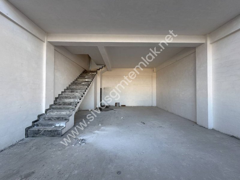 SİVAS GMT EMLAK 4.EYLÜL SAN.SİT KİRALIK SIFIR UYGUN 300M2 DÜKKAN
