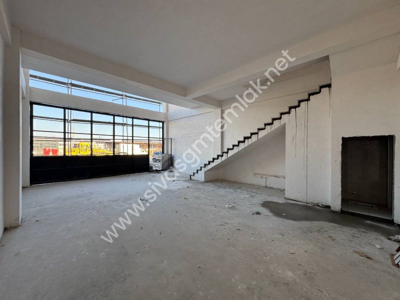 SİVAS GMT EMLAK 4.EYLÜL SAN.SİT KİRALIK SIFIR UYGUN 300M2 DÜKKAN