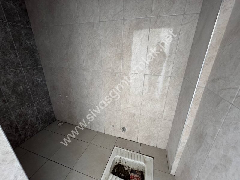 SİVAS GMT EMLAK 4.EYLÜL SAN.SİT KİRALIK SIFIR UYGUN 300M2 DÜKKAN
