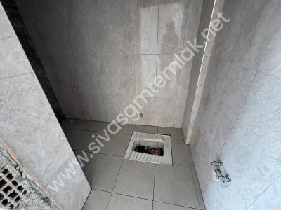 SİVAS GMT EMLAK 4.EYLÜL SAN.SİT KİRALIK SIFIR UYGUN 300M2 DÜKKAN