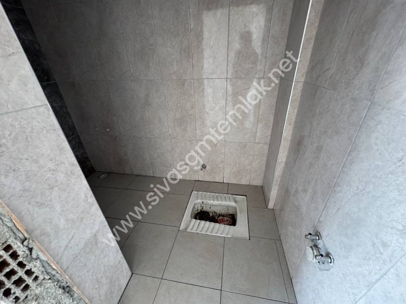 SİVAS GMT EMLAK 4.EYLÜL SAN.SİT KİRALIK SIFIR UYGUN 300M2 DÜKKAN