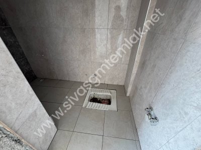 SİVAS GMT EMLAK 4.EYLÜL SAN.SİT KİRALIK SIFIR UYGUN 300M2 DÜKKAN