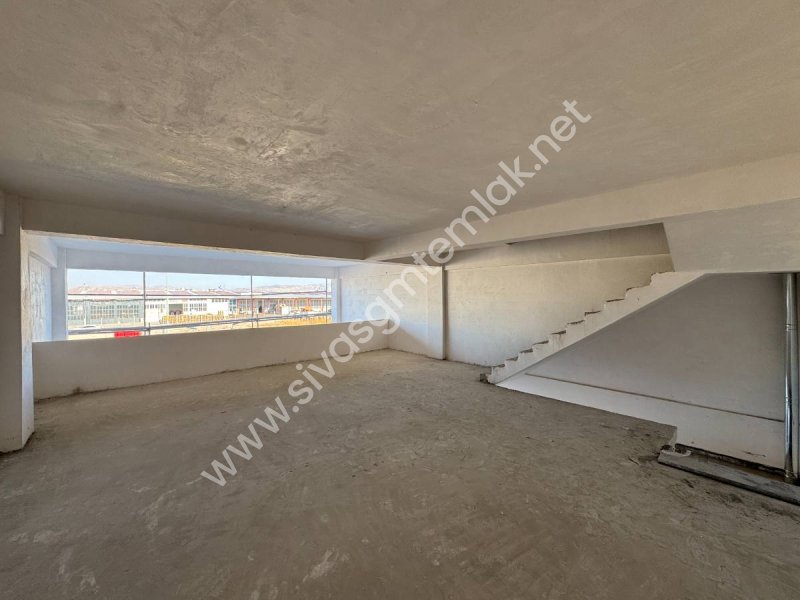 SİVAS GMT EMLAK 4.EYLÜL SAN.SİT KİRALIK SIFIR UYGUN 300M2 DÜKKAN
