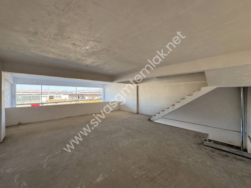 SİVAS GMT EMLAK 4.EYLÜL SAN.SİT KİRALIK SIFIR UYGUN 300M2 DÜKKAN