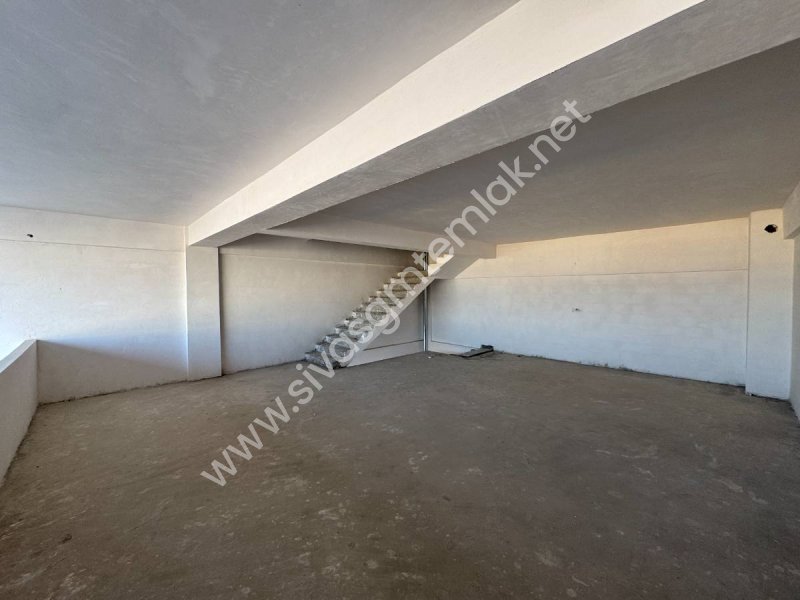 SİVAS GMT EMLAK 4.EYLÜL SAN.SİT KİRALIK SIFIR UYGUN 300M2 DÜKKAN
