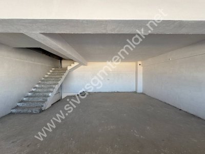 SİVAS GMT EMLAK 4.EYLÜL SAN.SİT KİRALIK SIFIR UYGUN 300M2 DÜKKAN