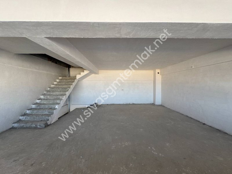 SİVAS GMT EMLAK 4.EYLÜL SAN.SİT KİRALIK SIFIR UYGUN 300M2 DÜKKAN