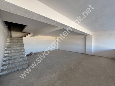 SİVAS GMT EMLAK 4.EYLÜL SAN.SİT KİRALIK SIFIR UYGUN 300M2 DÜKKAN