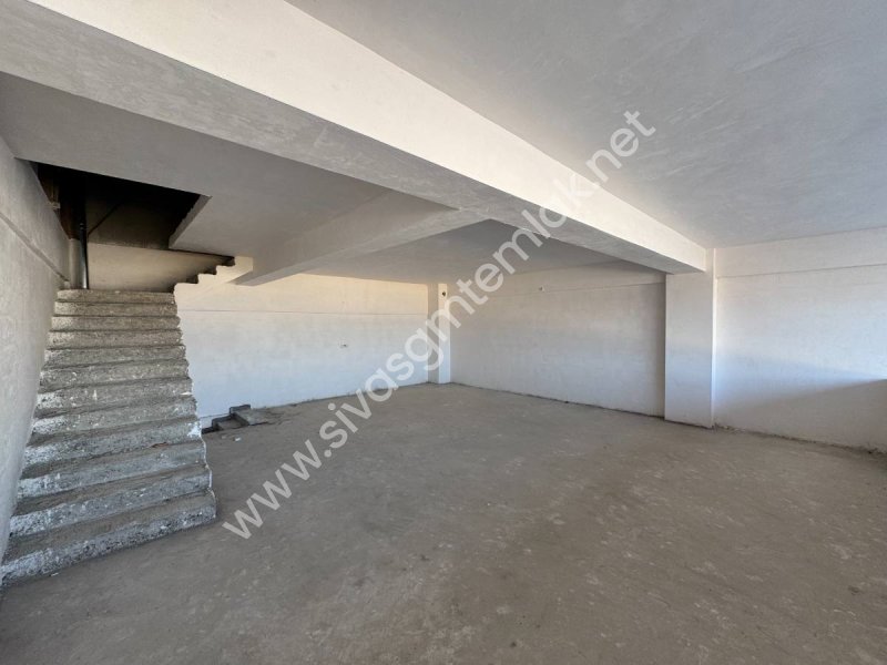 SİVAS GMT EMLAK 4.EYLÜL SAN.SİT KİRALIK SIFIR UYGUN 300M2 DÜKKAN