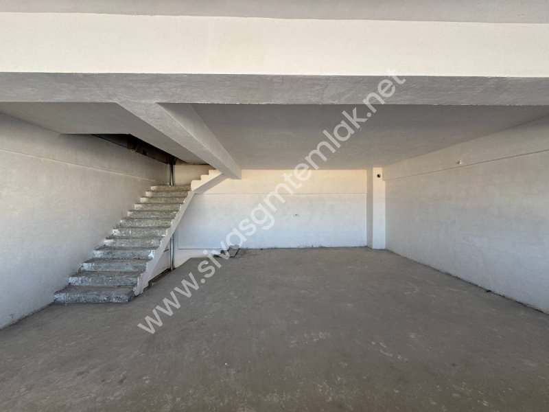SİVAS GMT EMLAK 4.EYLÜL SAN.SİT KİRALIK SIFIR UYGUN 300M2 DÜKKAN