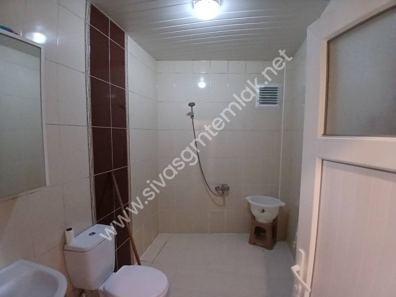 SİVAS GMT EMLAK'TAN YENİNUMUNE CİVARI SATILIK FULL YAPILI DAİRE