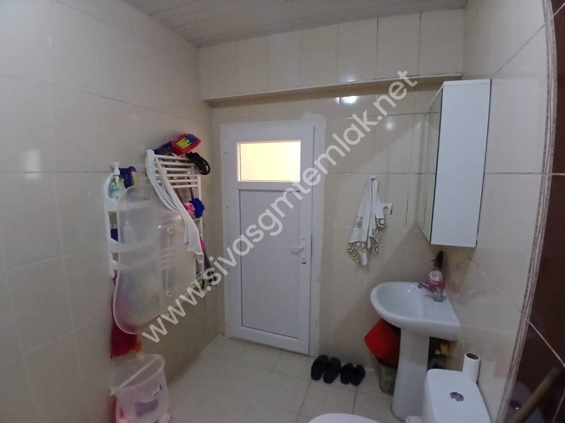 SİVAS GMT EMLAK'TAN YENİNUMUNE CİVARI SATILIK FULL YAPILI DAİRE