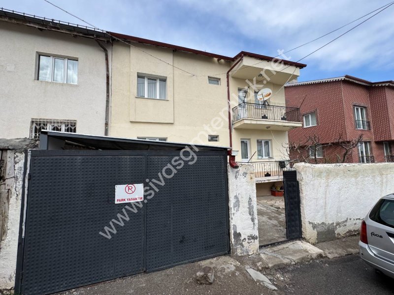 SİVAS GMT EMLAK'TAN FATİHMAHALLE SATLIK FULL 2.KATLI MÜSTAKİL EV