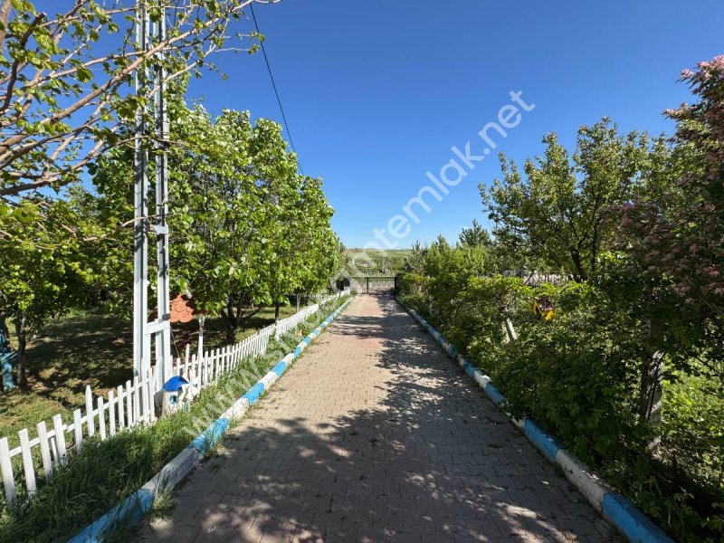 SİVAS GMT EMLAK'TAN ÇAYBOYUNDA SATLIK 1000M2 HAZIR BAHÇELİ VİLLA